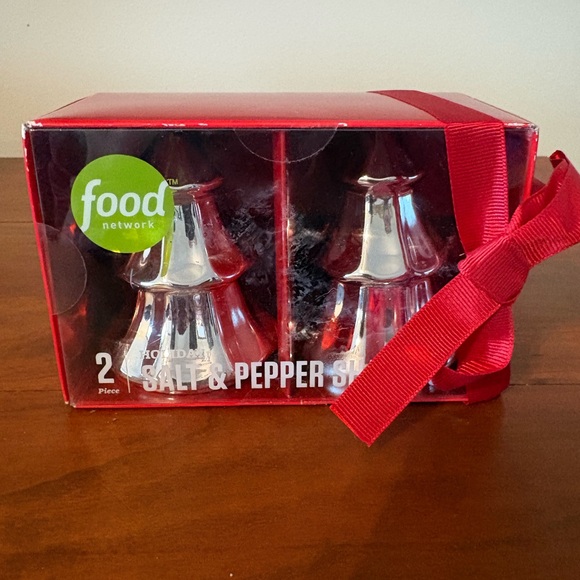 Food Network Other - NWT Food Network Holiday Salt & Pepper Shakers Set NIB Christmas trees